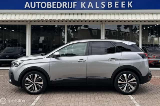 Peugeot 3008 (2018) thumbnail 3