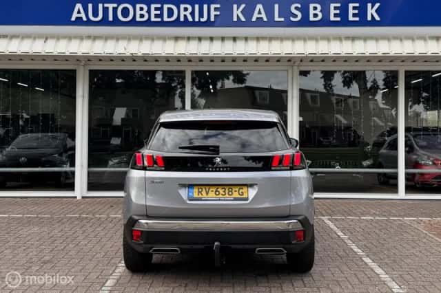 Peugeot 3008 (2018) thumbnail 5