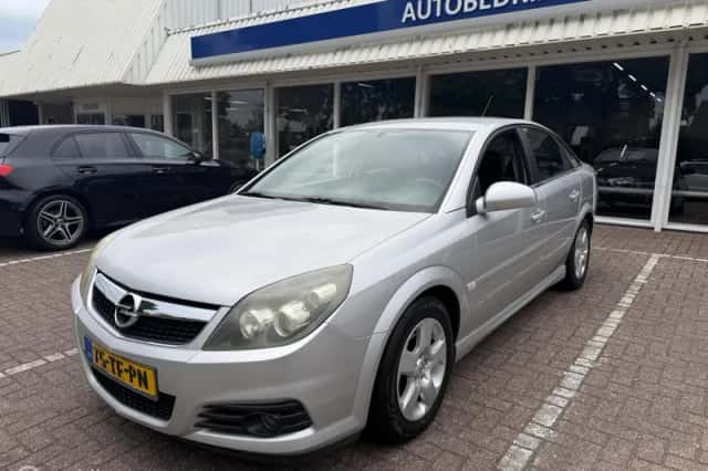 Opel Vectra (2006) thumbnail 2