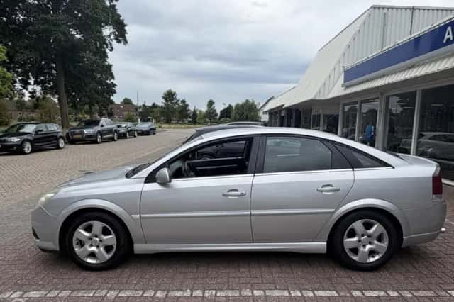 Opel Vectra (2006) thumbnail 3