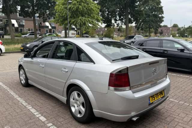 Opel Vectra (2006) thumbnail 4