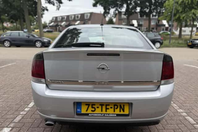 Opel Vectra (2006) thumbnail 5