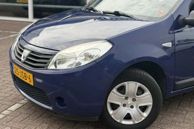 Dacia Sandero (2009) thumbnail 2