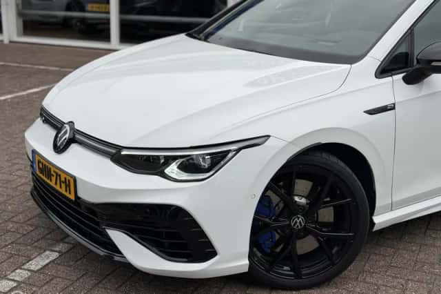 Volkswagen Golf (2021) thumbnail 2