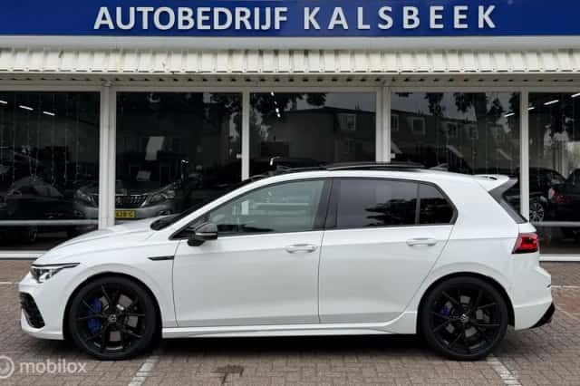 Volkswagen Golf (2021) thumbnail 3