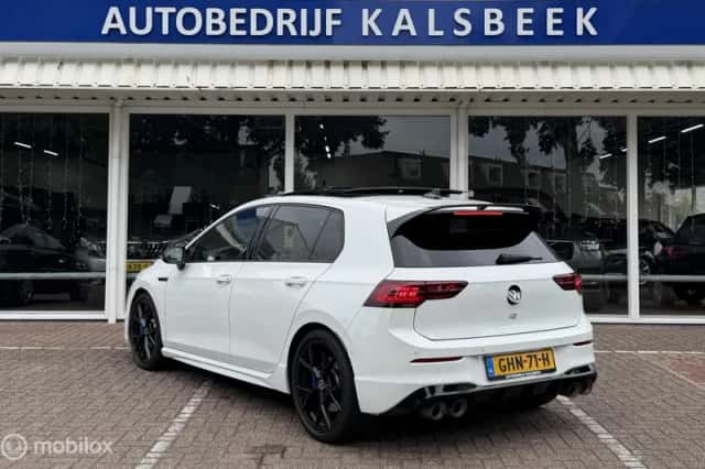Volkswagen Golf (2021) thumbnail 4