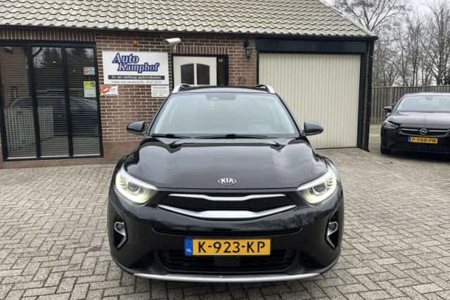 Kia Stonic (2021) thumbnail 3