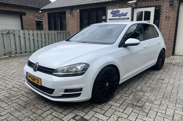 Volkswagen Golf (2014) thumbnail 2