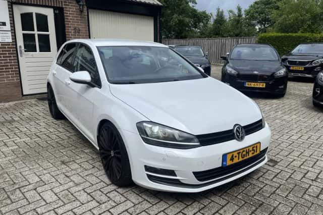 Volkswagen Golf (2014) thumbnail 4