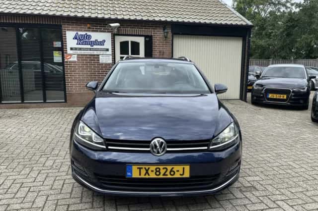 Volkswagen Golf (2015) thumbnail 3