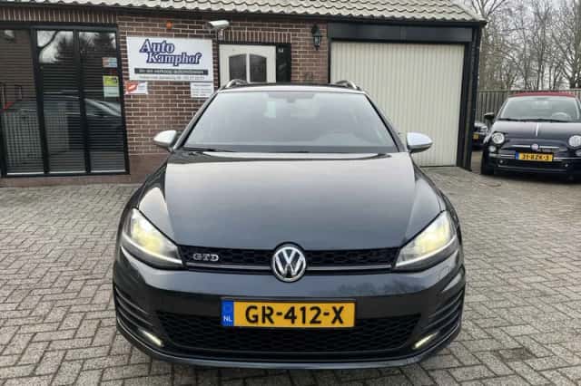 Volkswagen Golf (2015) thumbnail 3