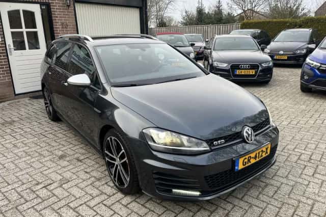 Volkswagen Golf (2015) thumbnail 4