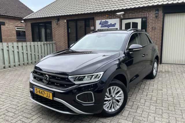 Volkswagen T-Roc (2023) thumbnail 1