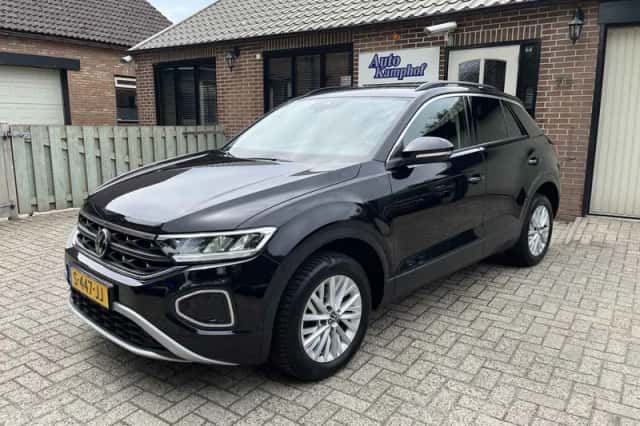 Volkswagen T-Roc (2023) thumbnail 2