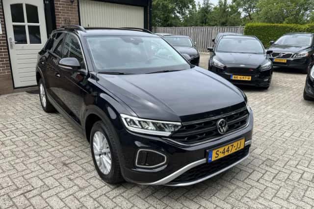 Volkswagen T-Roc (2023) thumbnail 4