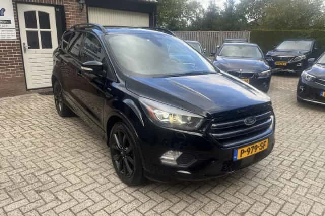 Ford Kuga (2017) thumbnail 4