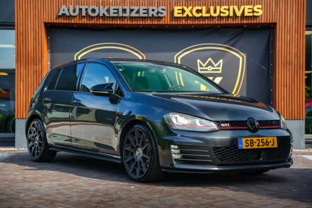 Volkswagen Golf (2013) thumbnail 1