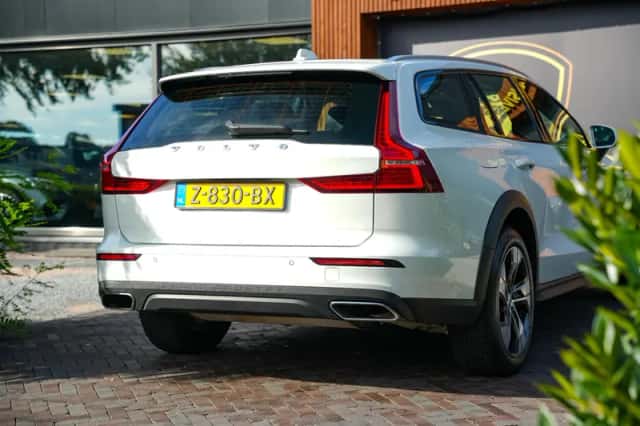 Volvo V60 Cross Country (2021) thumbnail 6