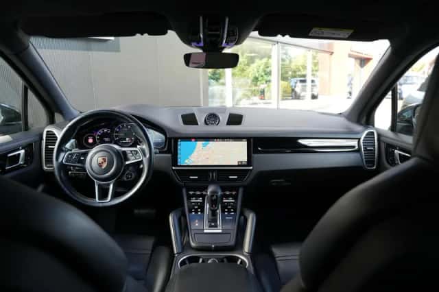 Porsche Cayenne (2019) thumbnail 2