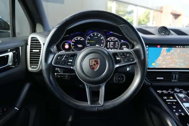 Porsche Cayenne (2019) thumbnail 4