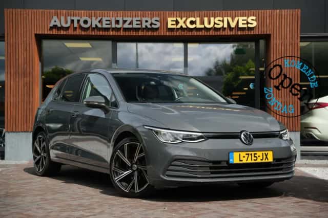 Volkswagen Golf (2021) thumbnail 1