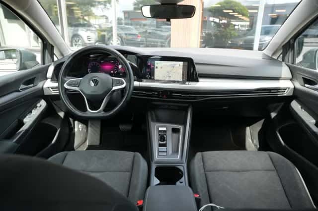 Volkswagen Golf (2021) thumbnail 2