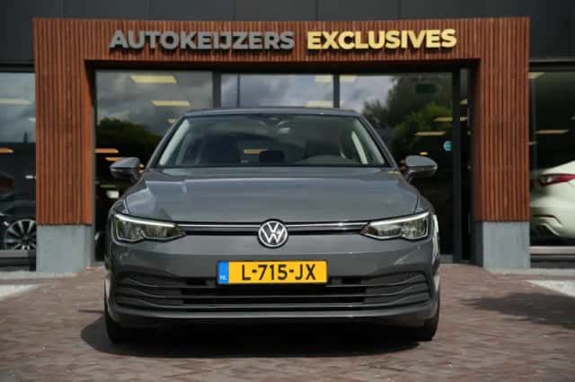 Volkswagen Golf (2021) thumbnail 3