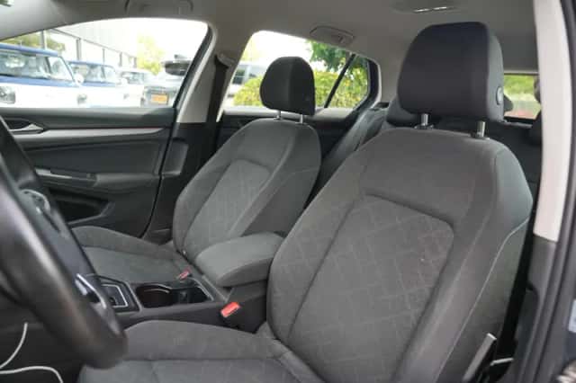 Volkswagen Golf (2021) thumbnail 4