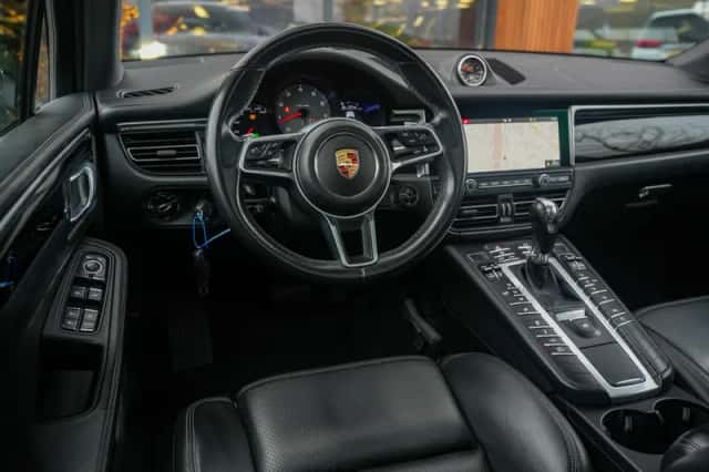 Porsche Macan (2019) thumbnail 4