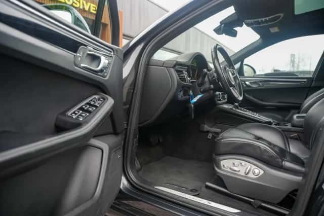 Porsche Macan (2019) thumbnail 6