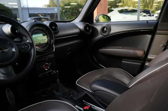 MINI Countryman (2015) thumbnail 6