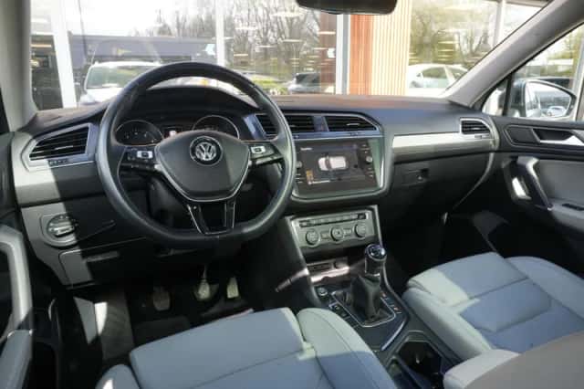 Volkswagen Tiguan (2020) thumbnail 2