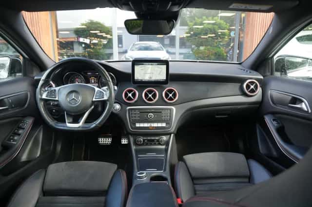 Mercedes-Benz GLA (2018) thumbnail 2