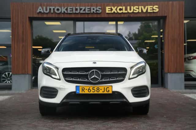Mercedes-Benz GLA (2018) thumbnail 3