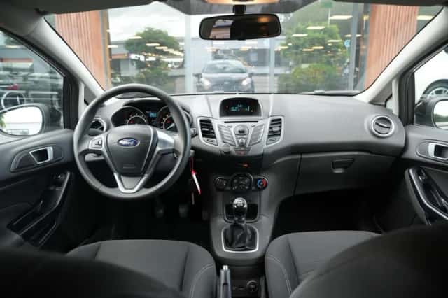 Ford Fiesta (2014) thumbnail 2