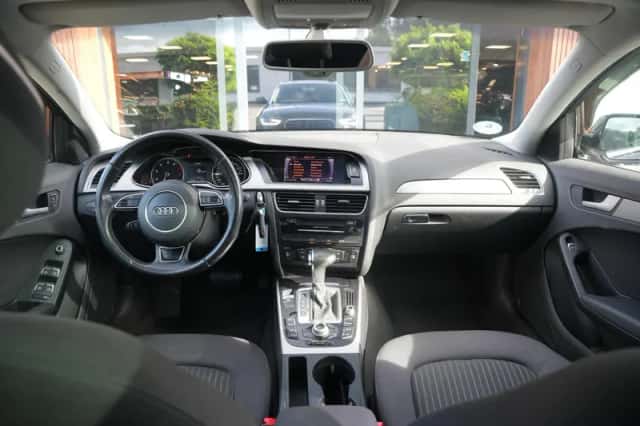Audi A4 (2012) thumbnail 2