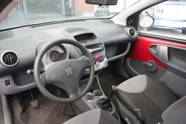 Peugeot 107 (2006) thumbnail 2