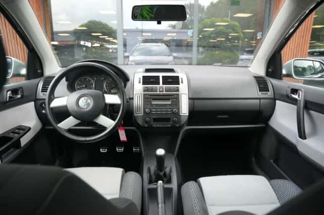 Volkswagen Polo (2007) thumbnail 2