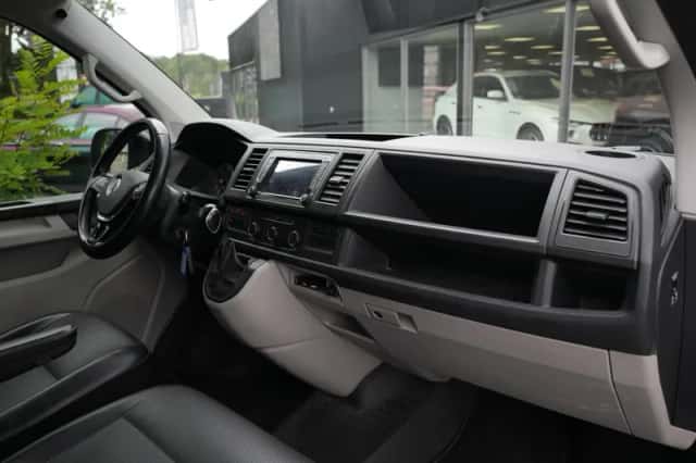 Volkswagen Transporter (2018) thumbnail 4