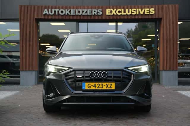 Audi e-tron (2019) thumbnail 3