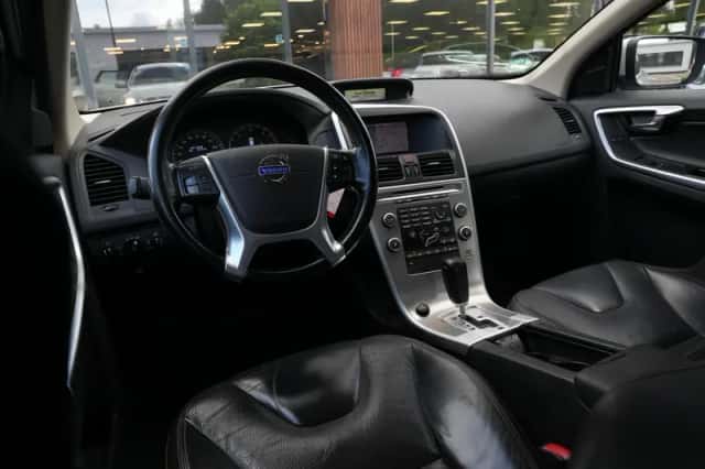 Volvo XC60 (2010) thumbnail 2