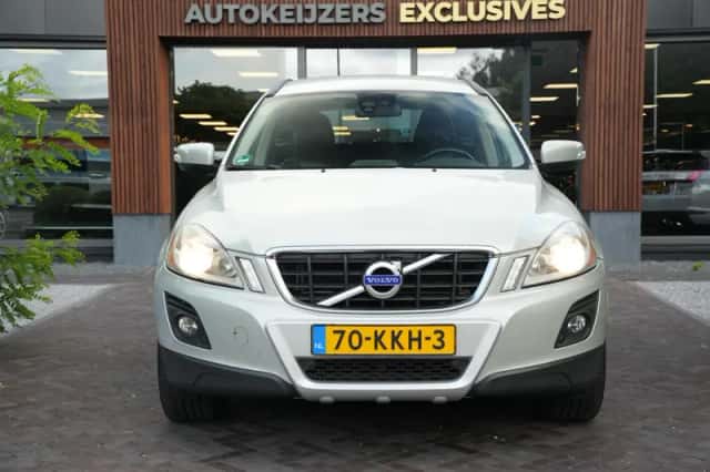 Volvo XC60 (2010) thumbnail 3