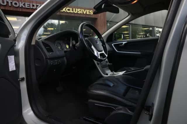 Volvo XC60 (2010) thumbnail 6