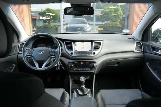 Hyundai Tucson (2016) thumbnail 2