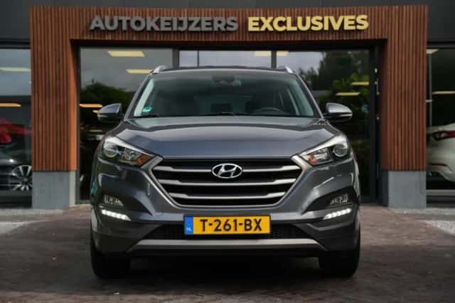 Hyundai Tucson (2016) thumbnail 3