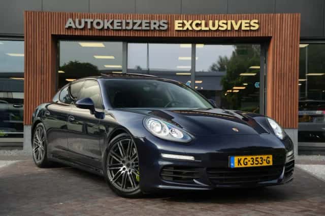 Porsche Panamera (2016) thumbnail 1