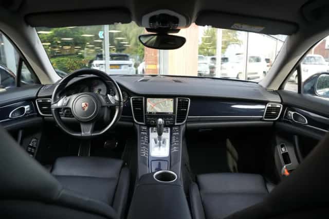 Porsche Panamera (2016) thumbnail 2