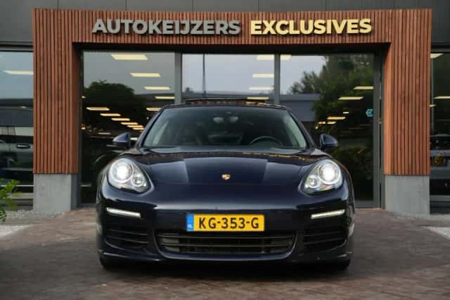 Porsche Panamera (2016) thumbnail 3