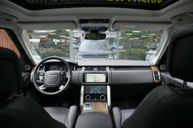 Land Rover Range Rover (2018) thumbnail 2