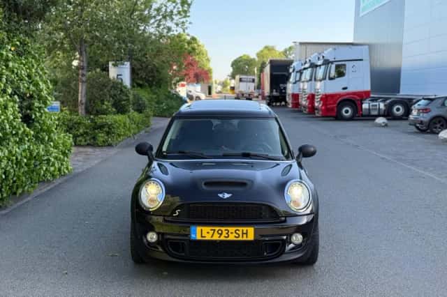 MINI Clubman (2010) thumbnail 2